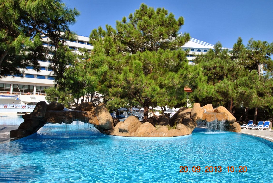 imagini hotel TITANIC LARA